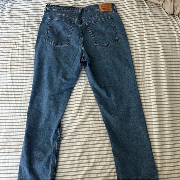 Levi’s Women’s Wedgie Straight Jeans - Picture 4 of 5
